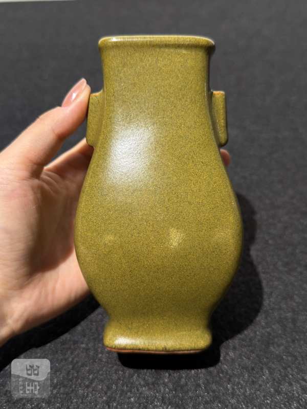 清雍正 茶叶末釉小贯耳瓶 - 图4